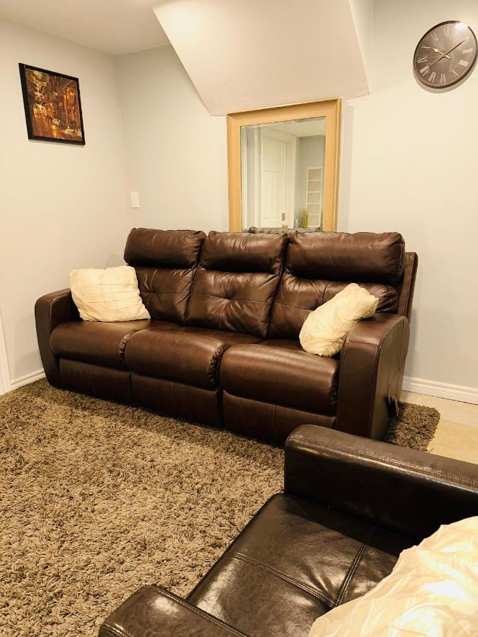 Deluxe Double Room- Hazel Stays Mississauga Exterior foto